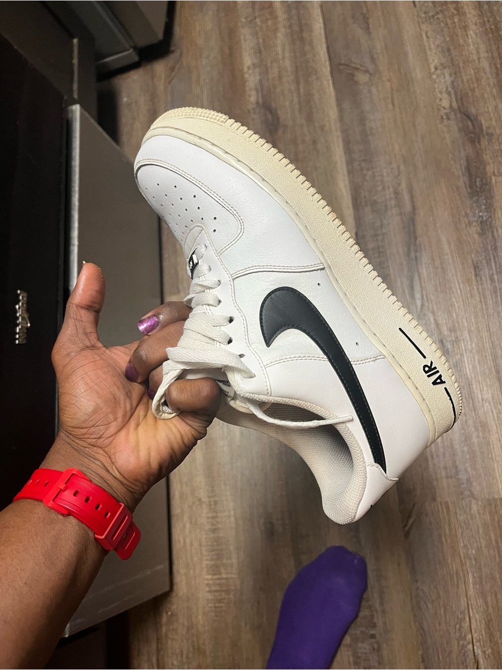 Nike White Leather Sneakers with Black Swoosh